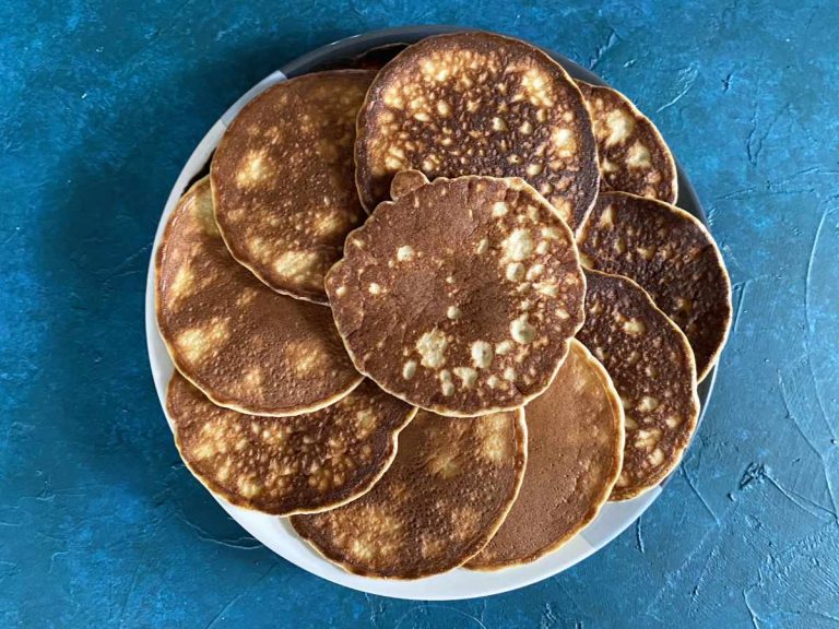 Keto Pancakes with Almond Flour and Cream Cheese
